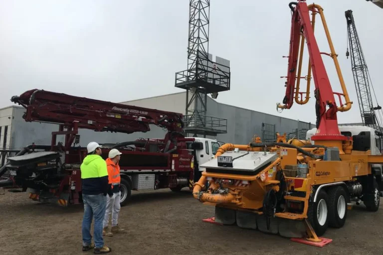 Slewing-Mobile-Crane-Up-to-100t